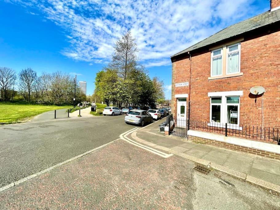 Huge Serviced Apartment With Free Parking Jesmond Extérieur photo
