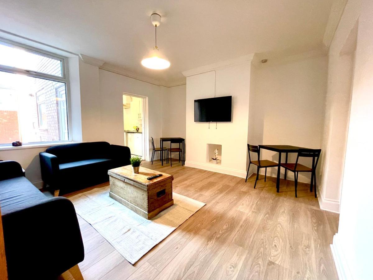 Huge Serviced Apartment With Free Parking Jesmond Extérieur photo