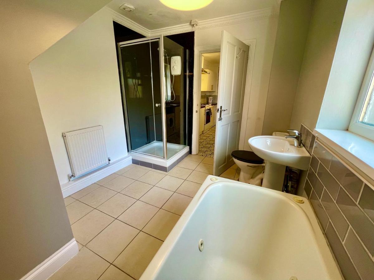 Huge Serviced Apartment With Free Parking Jesmond Extérieur photo