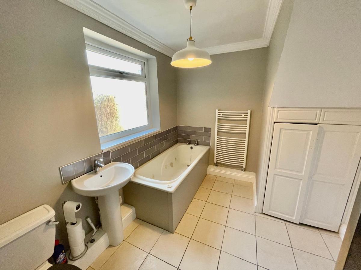 Huge Serviced Apartment With Free Parking Jesmond Extérieur photo