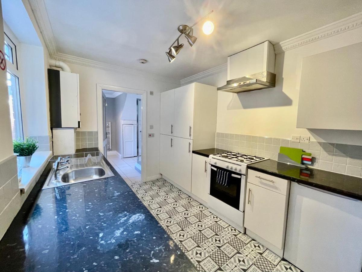 Huge Serviced Apartment With Free Parking Jesmond Extérieur photo